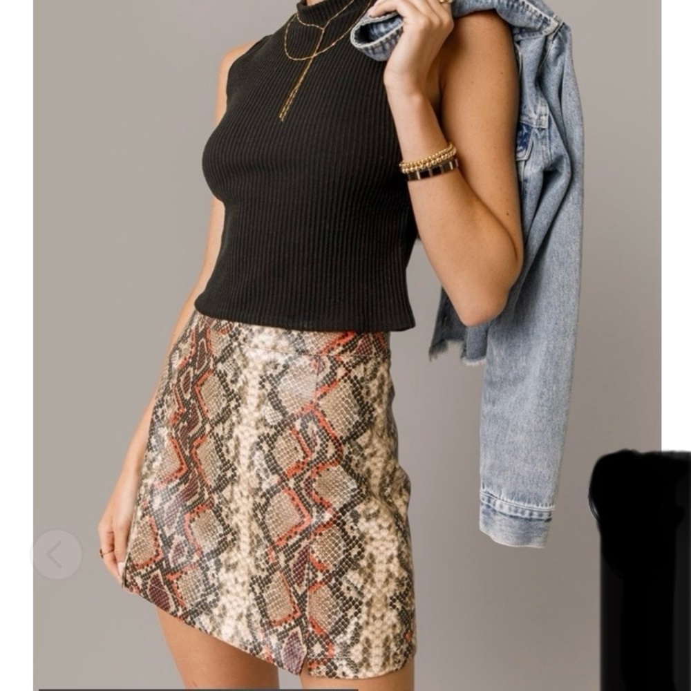Francesca’s Alya Snake Print Faux Leather Mini Skirt Size Large